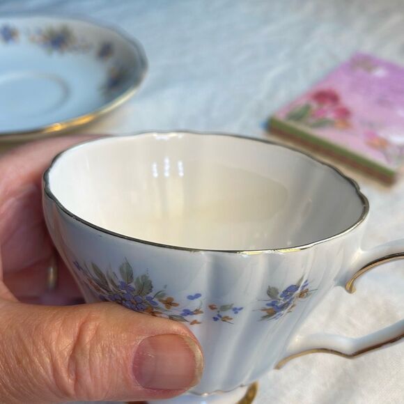 VTG Colclough bone China #8179 “ Blue Floral” pattern teacup & saucer. - Picture 4 of 12